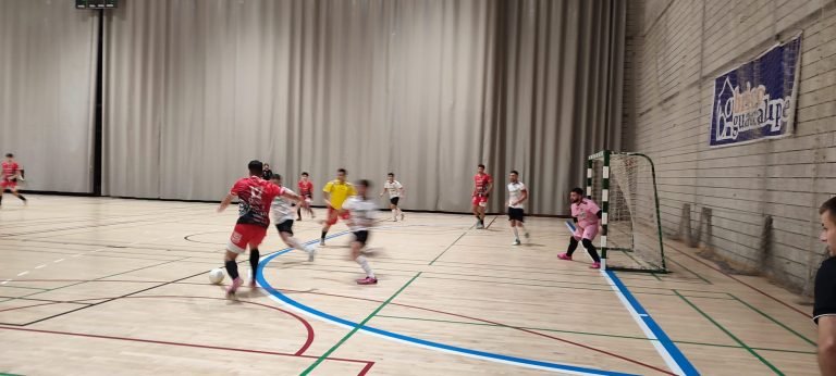 El Atlético Baenense FS estrena el 2025 rompiendo su mala racha con una agónica victoria por 5-4 ante Bujalance