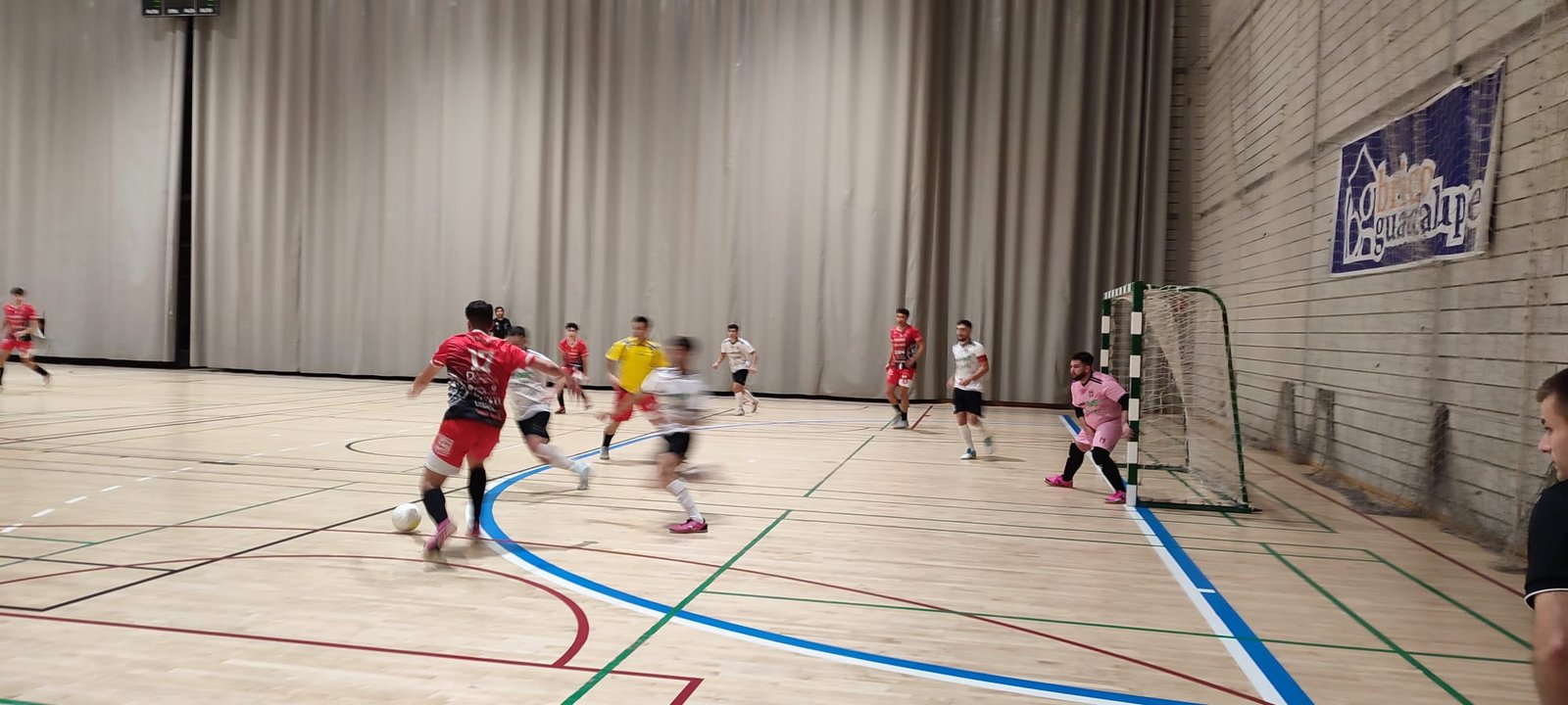 El Atlético Baenense FS estrena el 2025 rompiendo su mala racha con una agónica victoria por 5-4 ante Bujalance