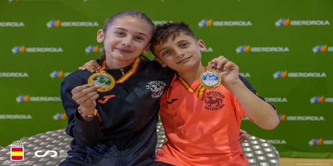 Nuevo éxito de los hermanos Jimena y Pablo Bujalance con la medalla de oro de Kumite en la Liga Nacional de Karate