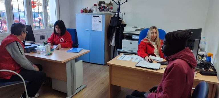 Cruz Roja ofreció su apoyo en 2024 a cerca de 800 inmigrantes en asentamientos de Córdoba y provincia