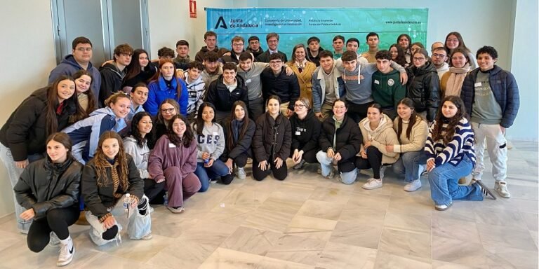 La Junta congrega en el CADE de Baena a más de 50 jóvenes para ayudarles a desarrollar sus habilidades emprendedoras