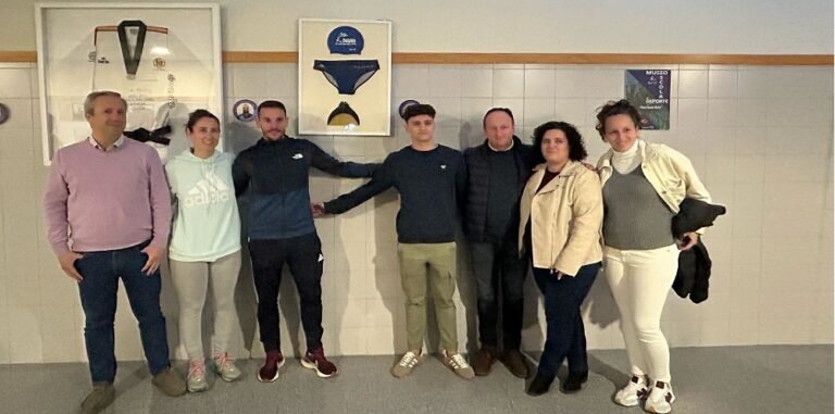 El nadador Adrián Castro Plata ya figura en la Galería de Honor del Museo del Deporte del IES ‘Luis Carrillo de Sotomayor’