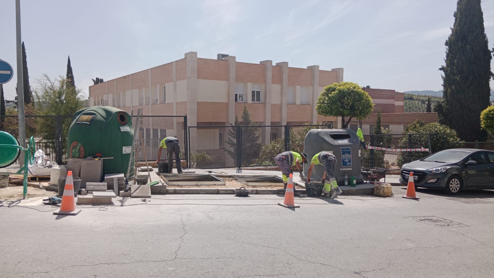 Epremasa y Ayuntamiento invierten 1,5 millones en renovar los contenedores soterrados de Baena