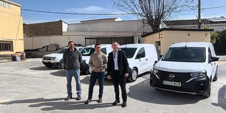 El Ayuntamiento de Baena renueva parte de su flota de vehículos de servicios tras una inversión de 150.000 euros