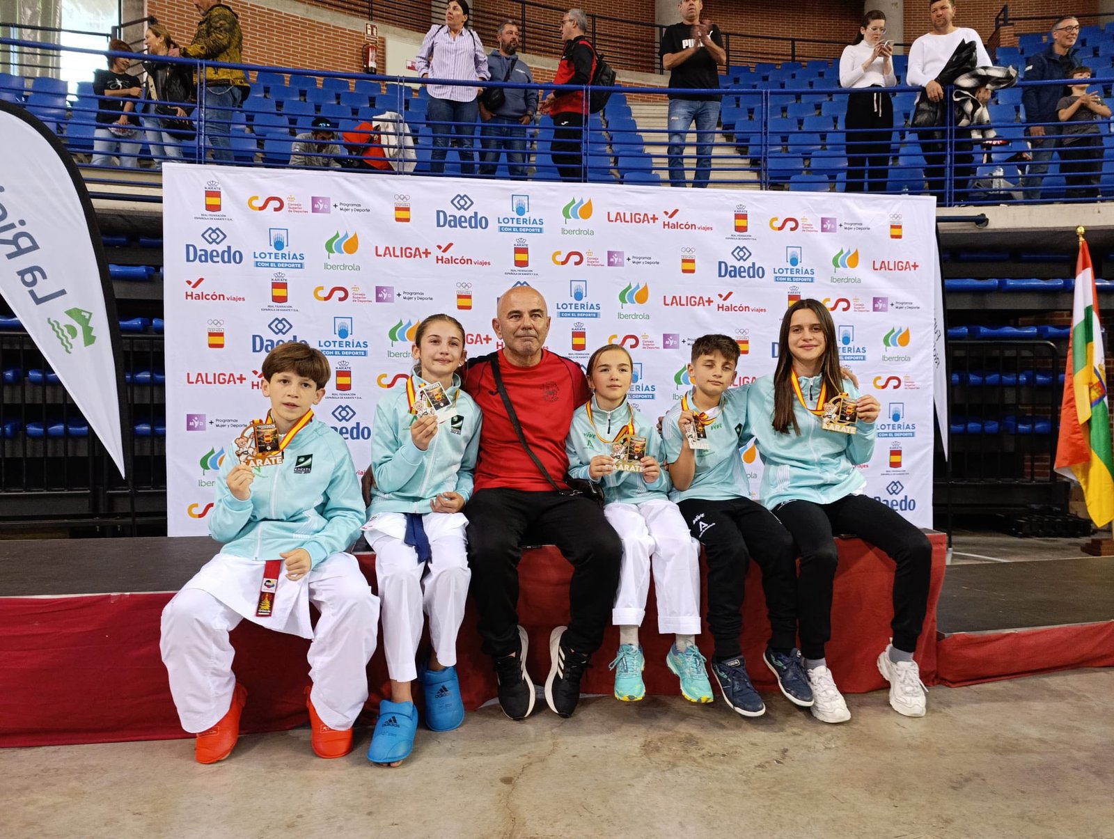 Los hermanos Jimena y Pablo Bujalance se cuelgan la medalla de plata en el Campeonato de España de Karate