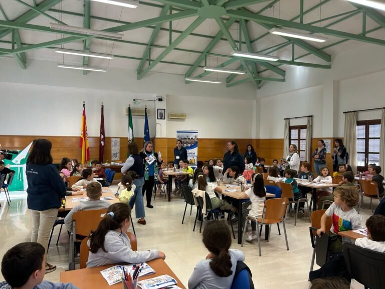 Casi un centenar de alumnos participan en el proyecto “Colorea Baena” de los programas de empleo