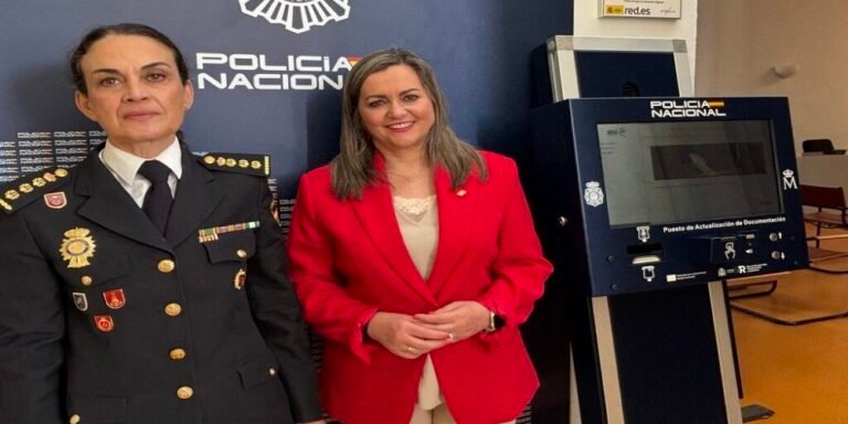 La Policía Nacional instala en el Ayuntamiento de Baena un Punto de Actualización del DNI electrónico