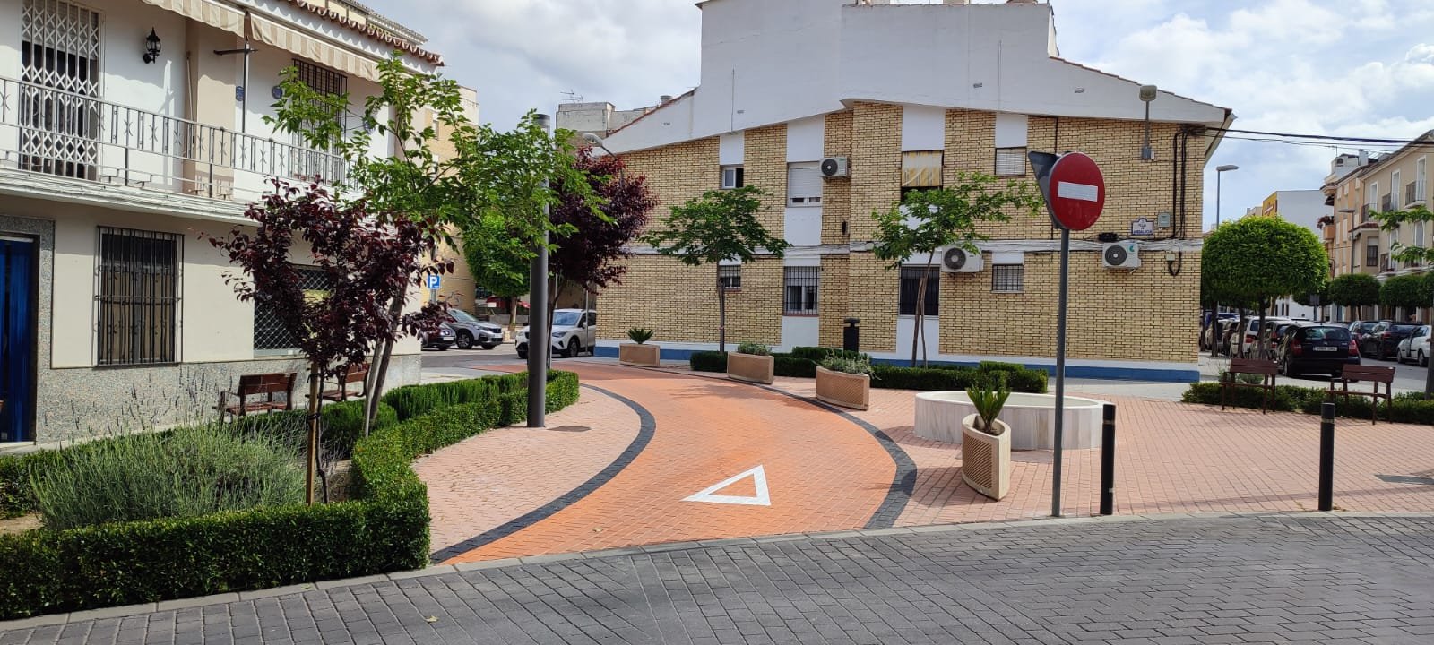 El Ayuntamiento de Baena restablece el tráfico en toda la Plaza de Andalucía