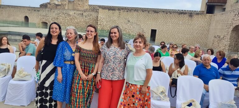 Adegua se va de ‘Patios por Europa’ bajo el marco del Castillo de la Almedina