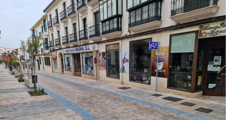VOX Baena solicita al pleno medidas de apoyo al comercio local