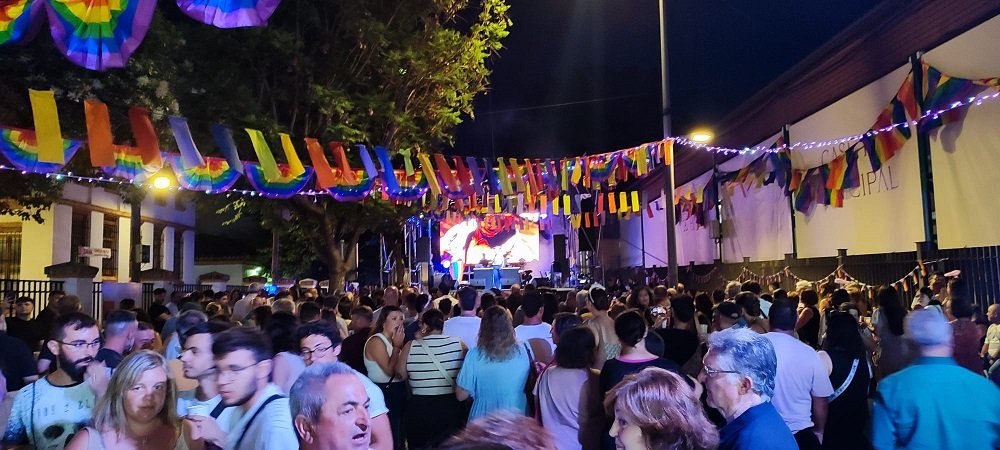 Éxito de participación con miles de asistentes a la II Gala Pride ‘Baena con Orgullo’
