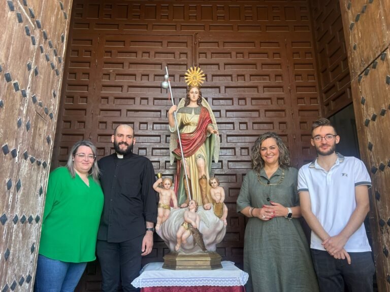 La imagen del Arcángel San Rafael ya luce restaurada en la iglesia de San Bartolomé de Baena