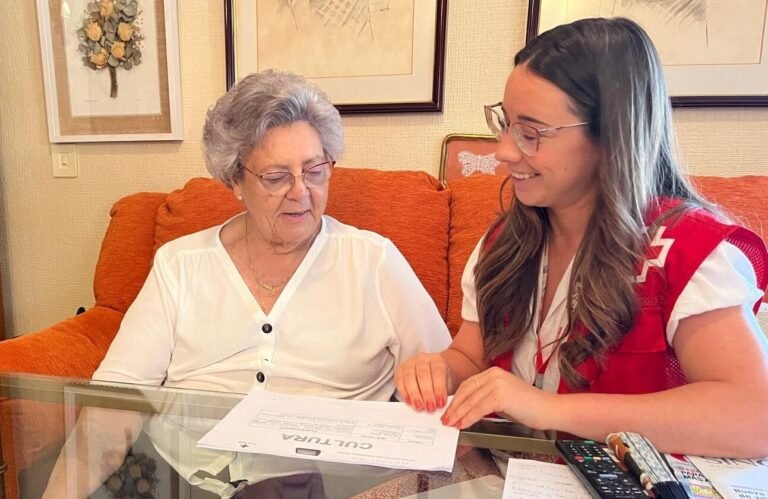 Cruz Roja atiende durante la ola de calor a más de 340 personas mayores en la provincia