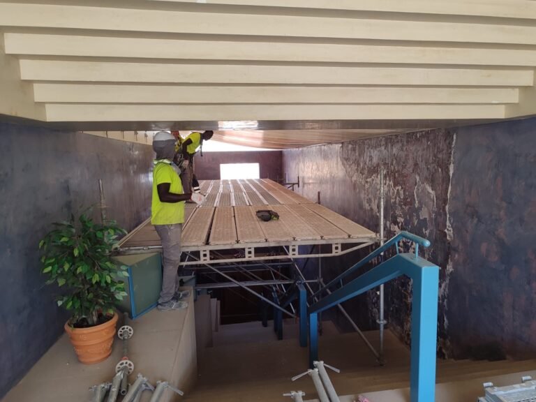 Baena inicia las obras de rehabilitación de la escalera de acceso al teatro Liceo