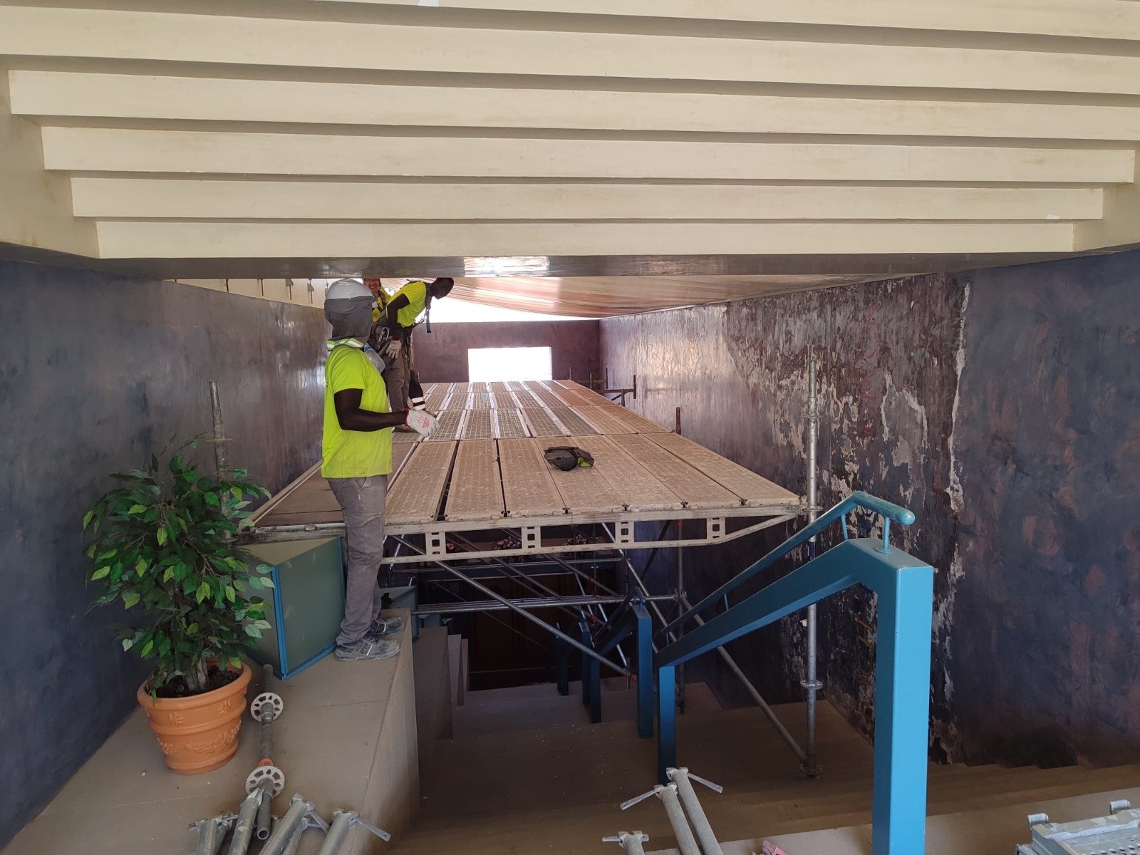 Baena inicia las obras de rehabilitación de la escalera de acceso al teatro Liceo