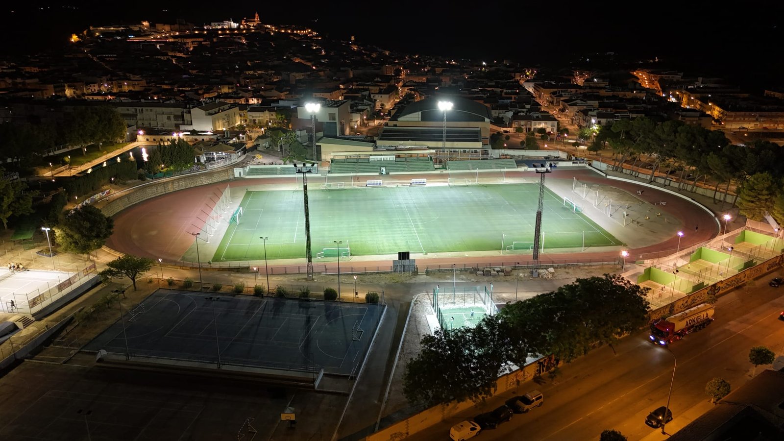 El Ayuntamiento invierte más de 44.000 euros en modernizar la iluminación de las instalaciones deportivas