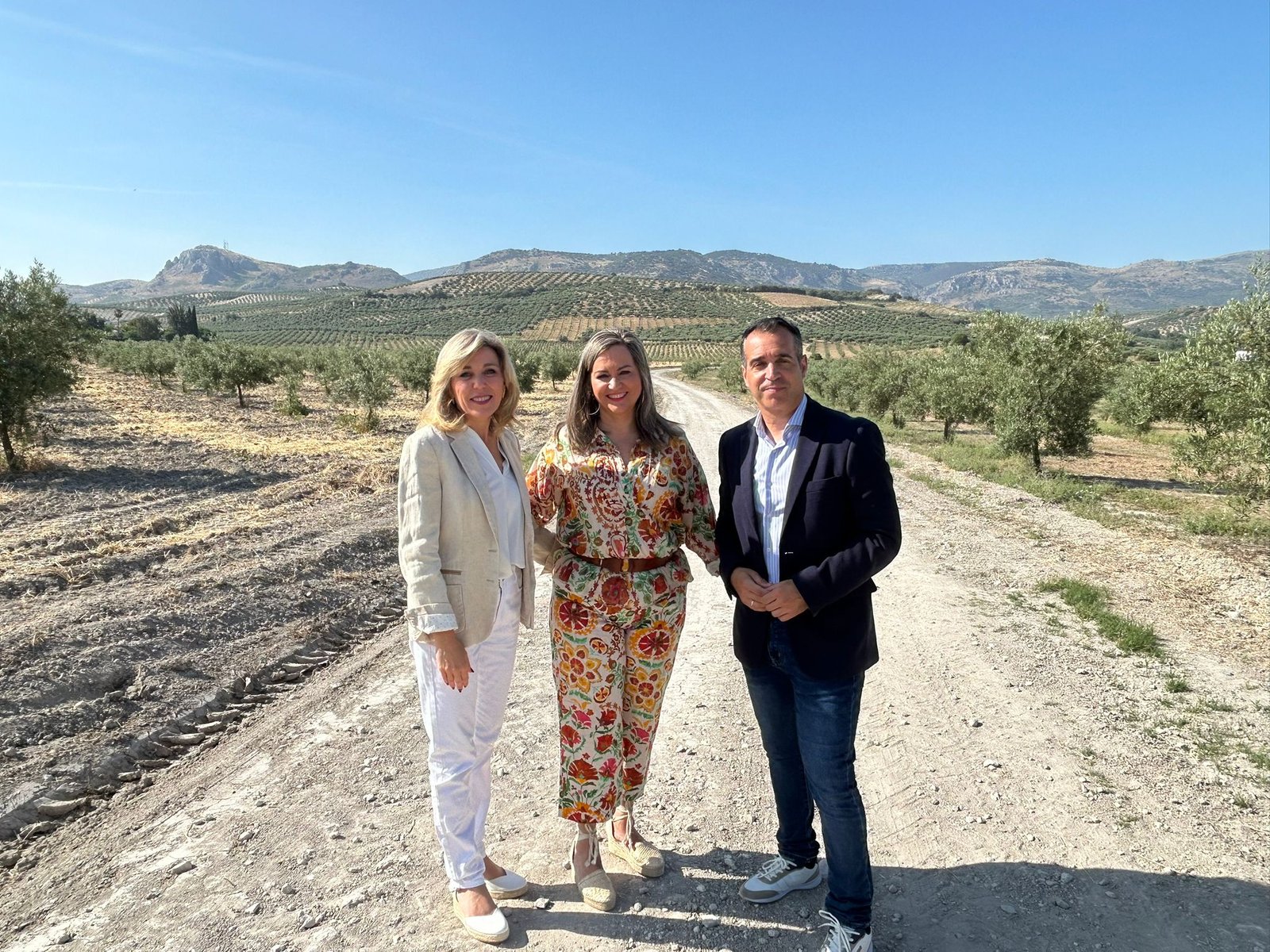 El Ayuntamiento de Baena mejora más de 60 kilómetros de caminos rurales municipales