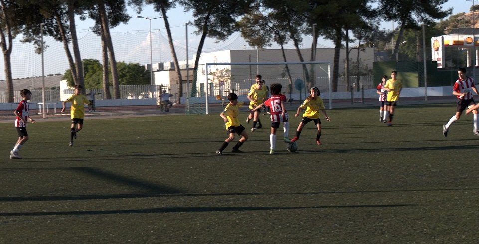Reparto de victorias por goleada en los derbis locales de fútbol infantil y cadete aplazados por la Feria