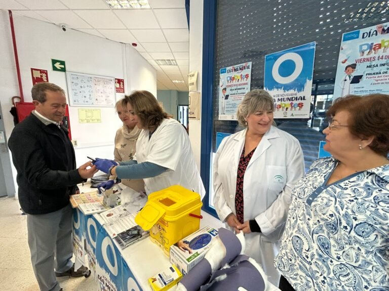 Baena celebra el Día Mundial de la Diabetes midiendo niveles de glucosa a la población