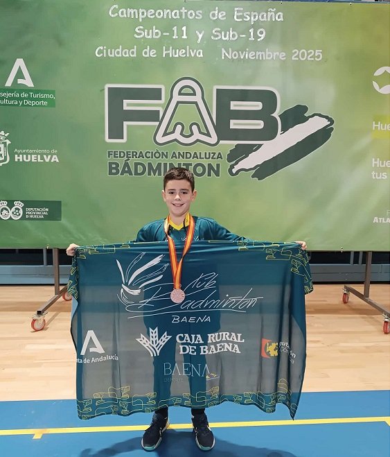 El baenense Pablo López se cuelga una medalla de bronce en su primer Campeonato de España de Bádminton