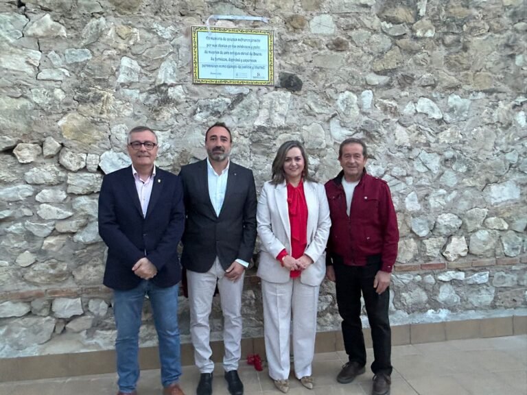 El Ayuntamiento homenajea a las mujeres y hombres apresados en la antigua cárcel de Baena durante la guerra civil
