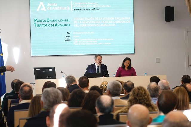 La Junta revisa y simplifica el Plan de Ordenación del Territorio de Andalucía para garantizar un desarrollo sostenible y equilibrado