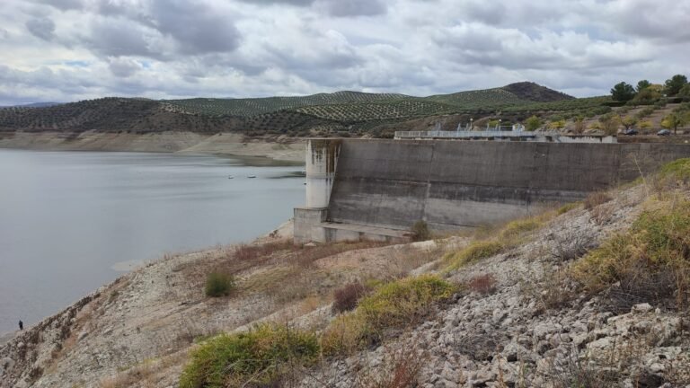 Vadomojón supera los 32 hectómetros cúbicos y su nivel alcanza el 22% a la espera de nuevas lluvias