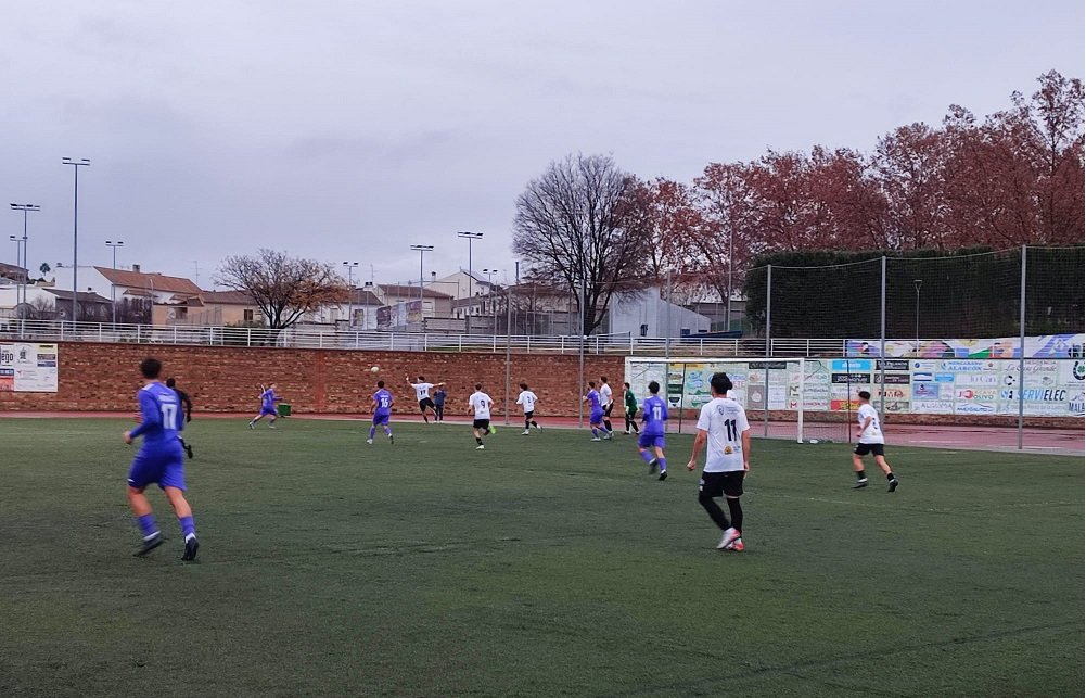 El Atlético Baenense despide con derrota el 2025 pero “gana por goleada” en solidaridad