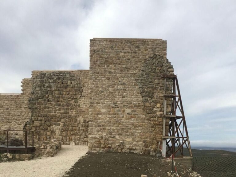 La Diputación de Córdoba subvencionará la restauración de la Torre Norte del Castillo de Torreparedones