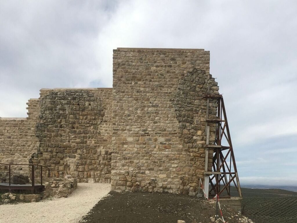 La Diputación de Córdoba subvencionará la restauración de la Torre Norte del Castillo de Torreparedones