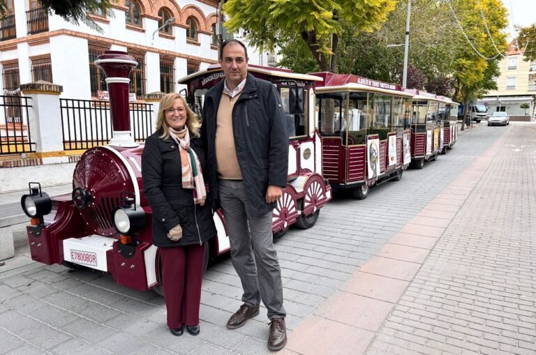 El tren comercial de Uneba recorrerá un año más las calles de Baena por Navidad
