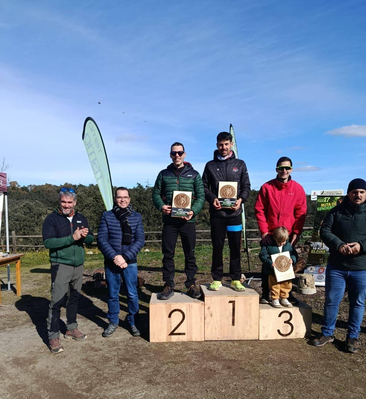 El deporte baenense estrena el 2026 de forma brillante con 10 medallas en carreras por montaña, bádminton y ciclismo BTT