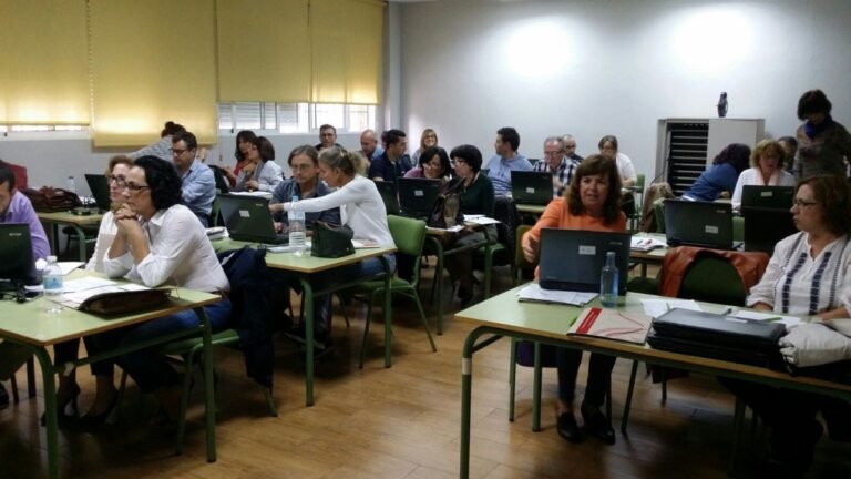 La Junta impulsa el procedimiento para acreditar oficialmente las competencias básicas de personas adultas