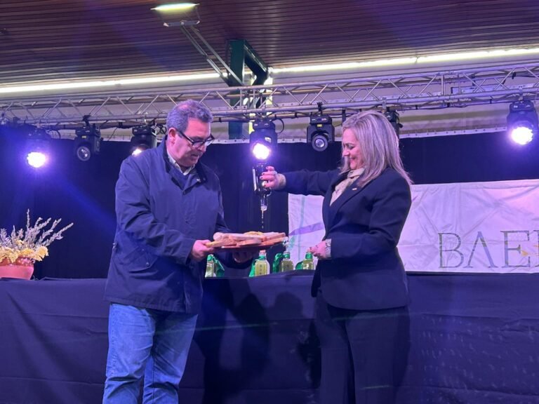 El aceite de oliva virgen extra de Baena se marida con el pan de Lebrija en una cita para poner en valor el oleoturismo