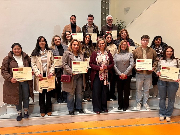 El Ayuntamiento entrega las subvenciones del ‘Plan de Apoyo municipal a empresarios’