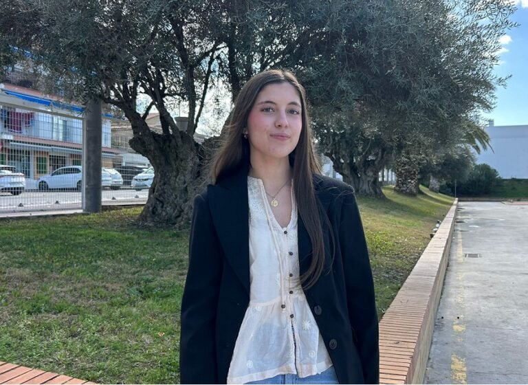 Laura Baena, alumna de 2º de Bachillerato del colegio Espíritu Santo, seleccionada para la fase final del programa ‘Becas Europa Santander’