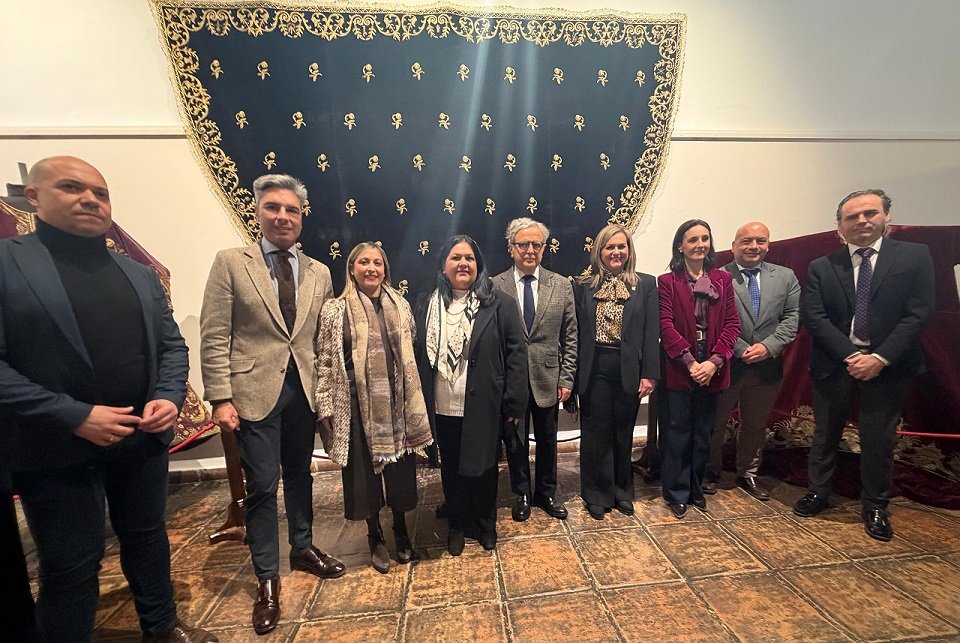 El manto de la Virgen de la Esperanza de San Juan de Baena ya puede admirarse en la exposición ‘El legado de la fe’ en Córdoba