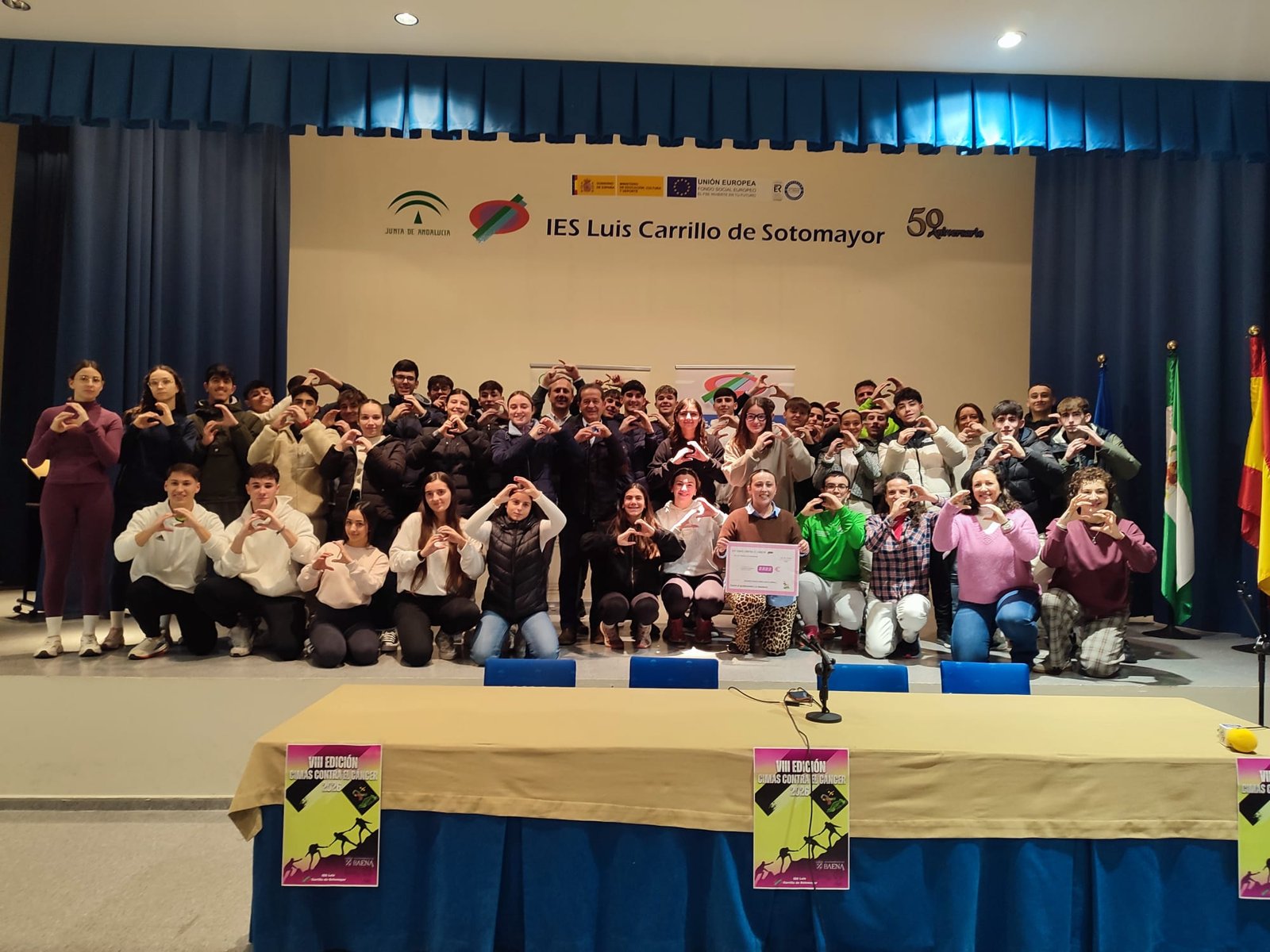 El IES ‘Luis Carrillo de Sotomayor’ entrega 2.222 euros a la Junta Local de la AECC con su proyecto ‘Cimas contra el Cáncer’