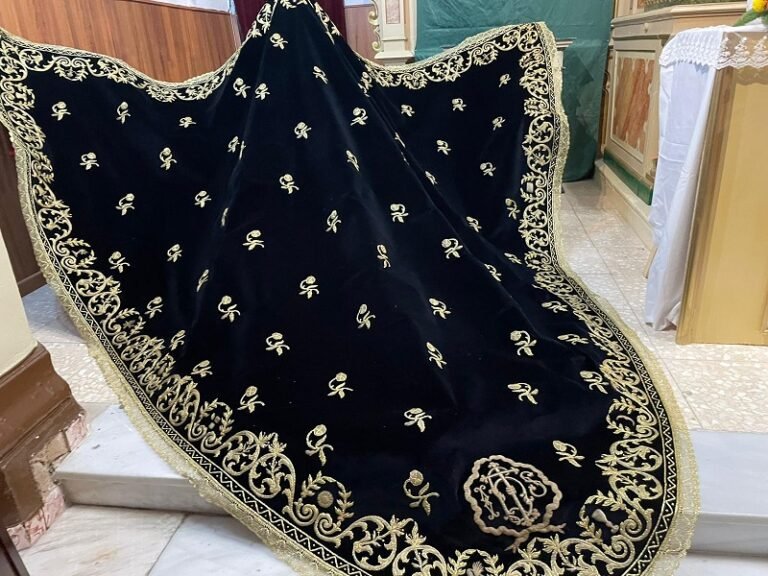 El manto de María Santísima de la Esperanza de San Juan estará presente en una exposición sobre patrimonio cofrade