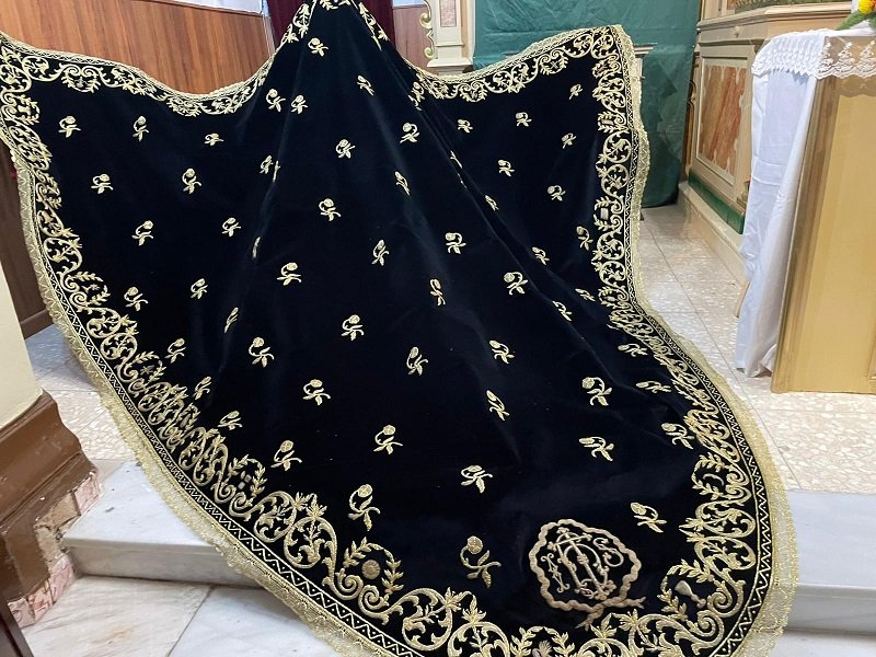 El manto de María Santísima de la Esperanza de San Juan estará presente en una exposición sobre patrimonio cofrade