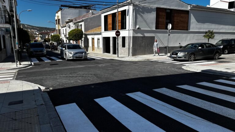 Reabierto el tráfico en la calle Catedrático Alcalá Santaella tras siete meses de obras de mejora