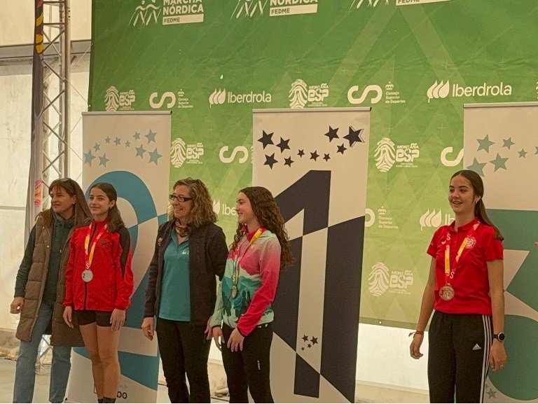 La marcha nórdica, el bádminton y las carreras por montaña siguen dando alegrías y medallas al deporte baenense
