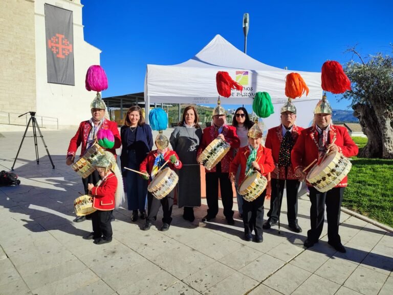 Baena impulsa su Semana Santa con una acción de Street Marketing junto a Caminos de Pasión
