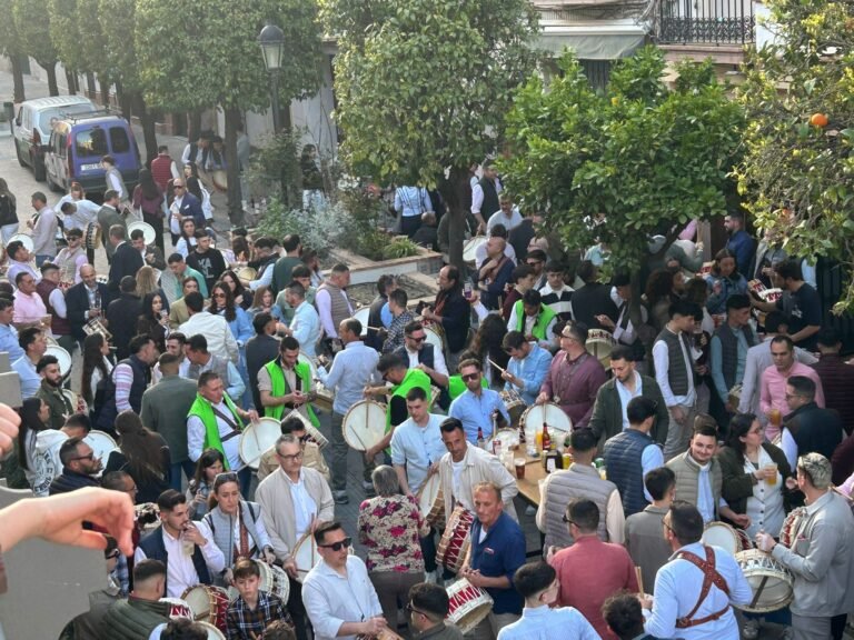 Y Baena tembló al ritmo de tambores y al abrigo de las candelas