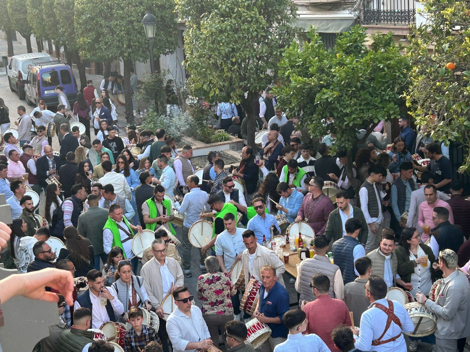 Y Baena tembló al ritmo de tambores y al abrigo de las candelas
