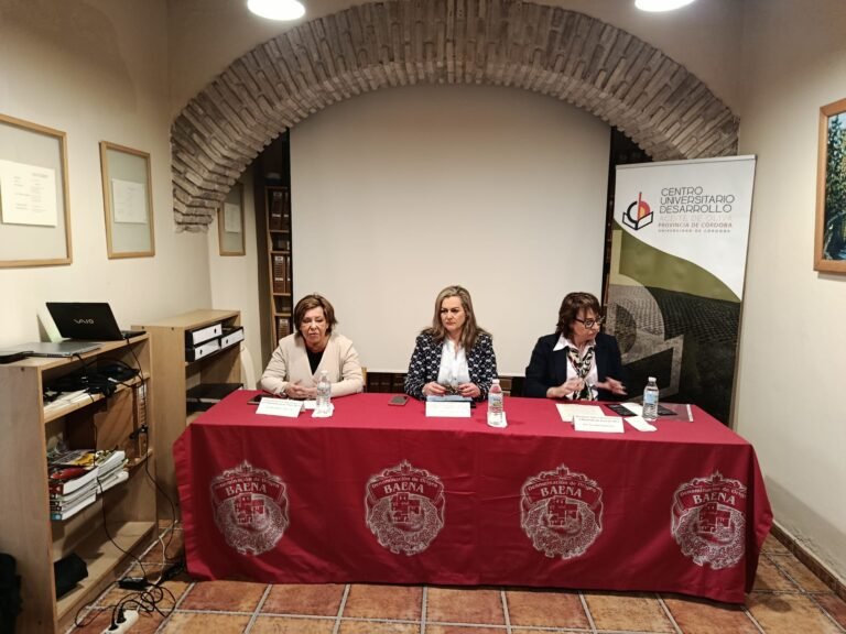 Baena acoge una jornada universitaria sobre digitalización y maquinaria inteligente aplicada al olivar