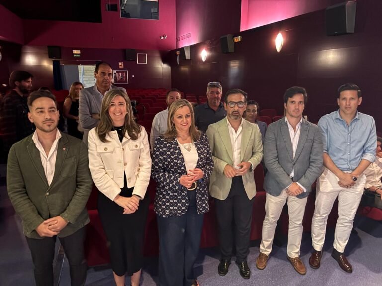 Diputación y AJE presentan en Baena el proyecto de podcast ‘La voz de la empresa joven’