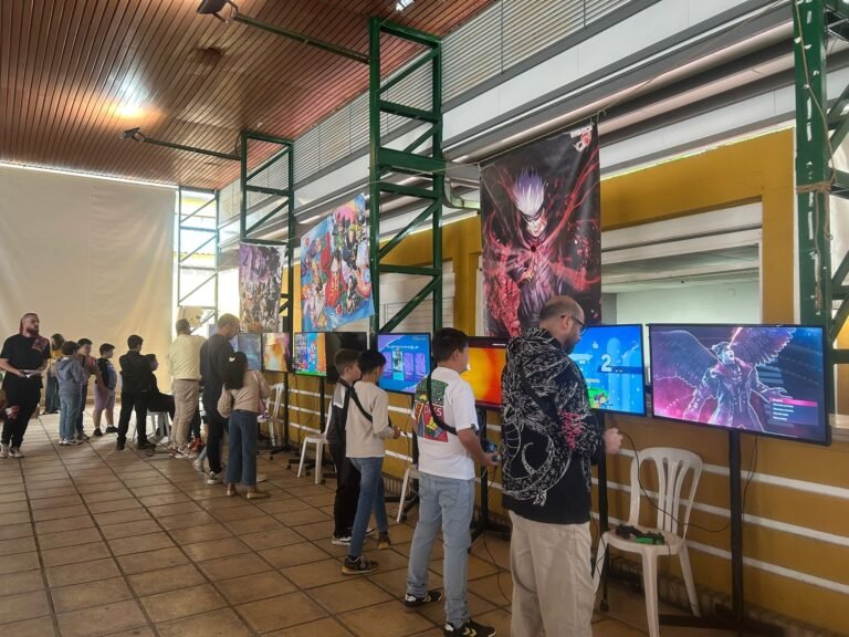 El III Salón Manga de Baena se consolida con gran afluencia de público en la Caseta Municipal