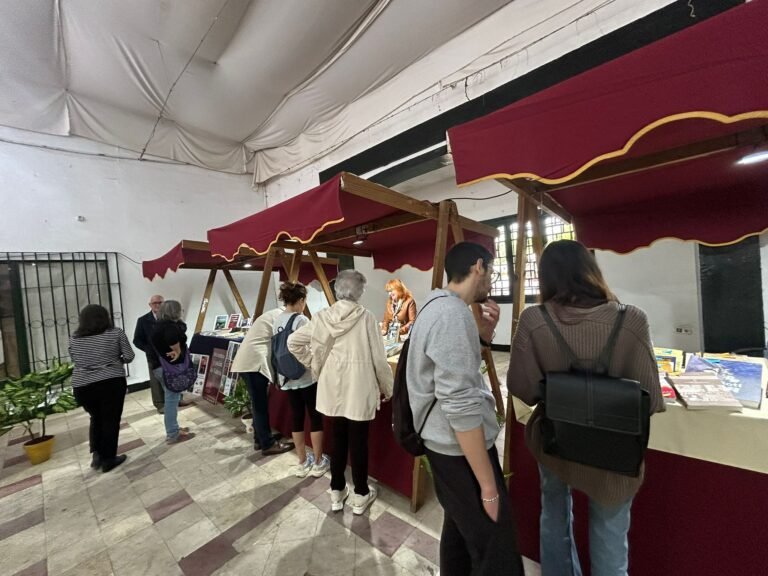 Baena celebra su Feria del Libro en una nueva ubicación atendiendo a las demandas de los autores locales