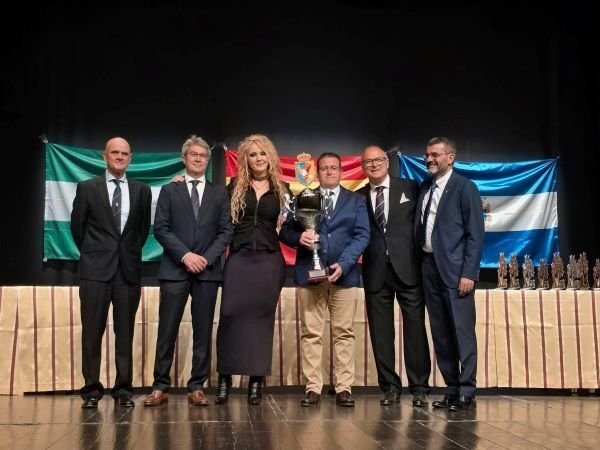 El columbicultor baenense Santiago Calderón se proclama campeón absoluto de España de palomas de raza